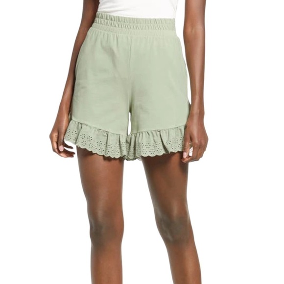 Vero Moda Juna Desert Sage Ruffle Hem Shorts - Picture 1 of 14